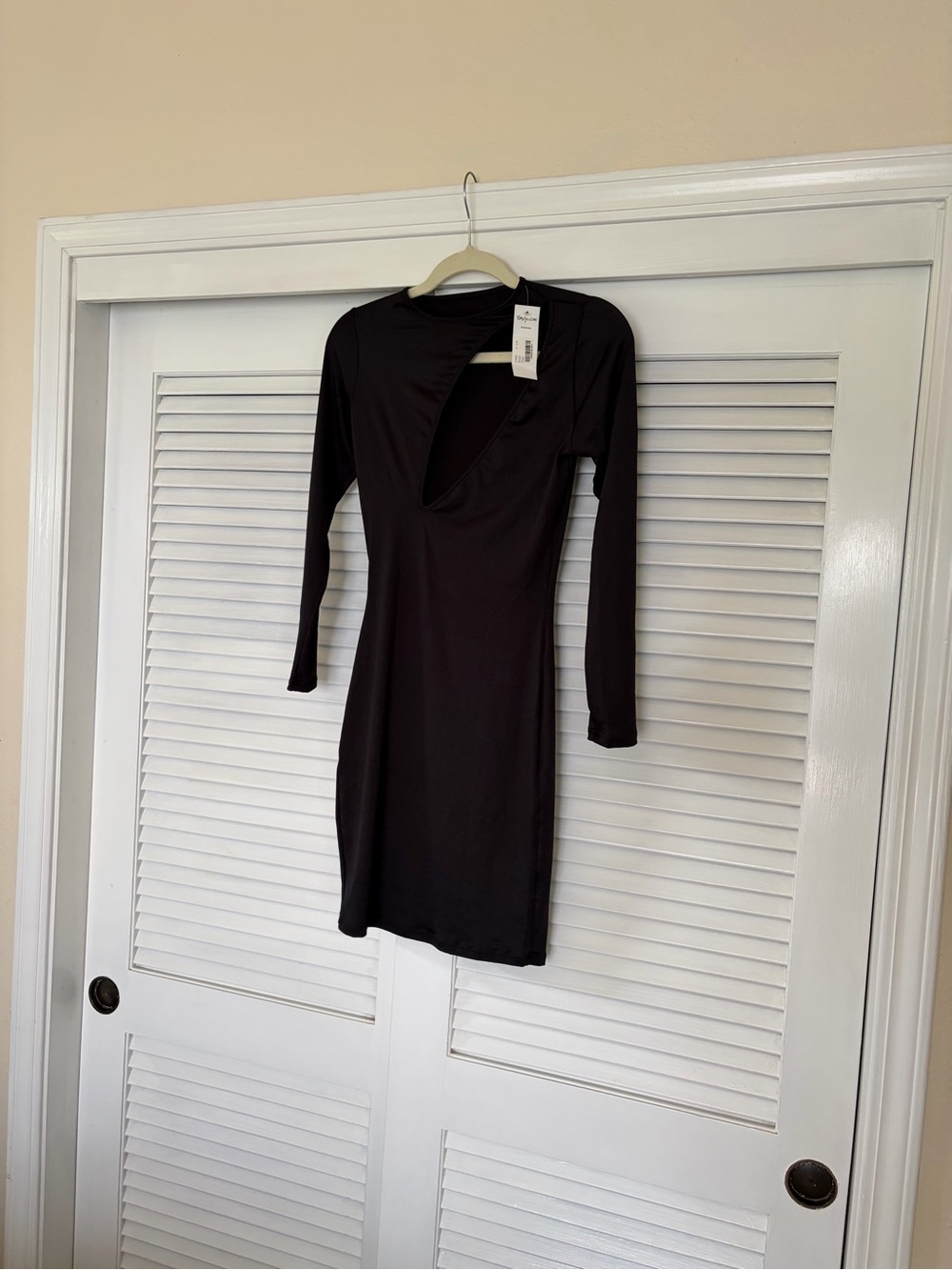 Reposhing this cute, sexy dress
